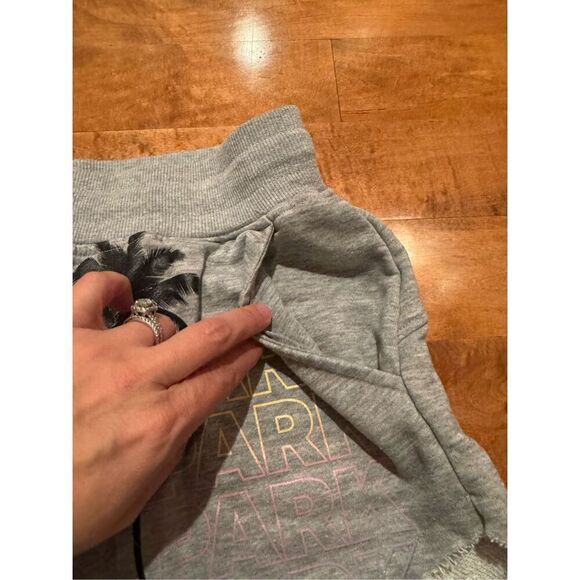 Woman’s Ivy Park shorts size medium - Picture 2 of 5